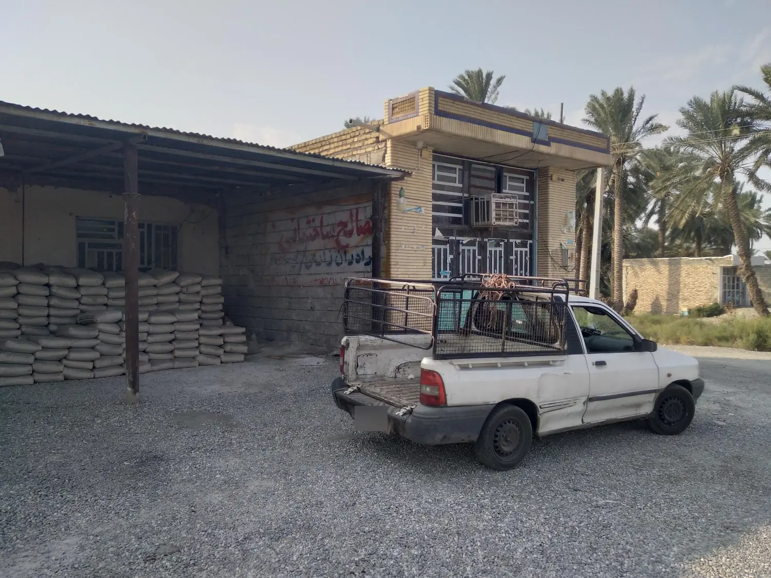 مصالح ساختمانی برادران زارعی در جیرفت