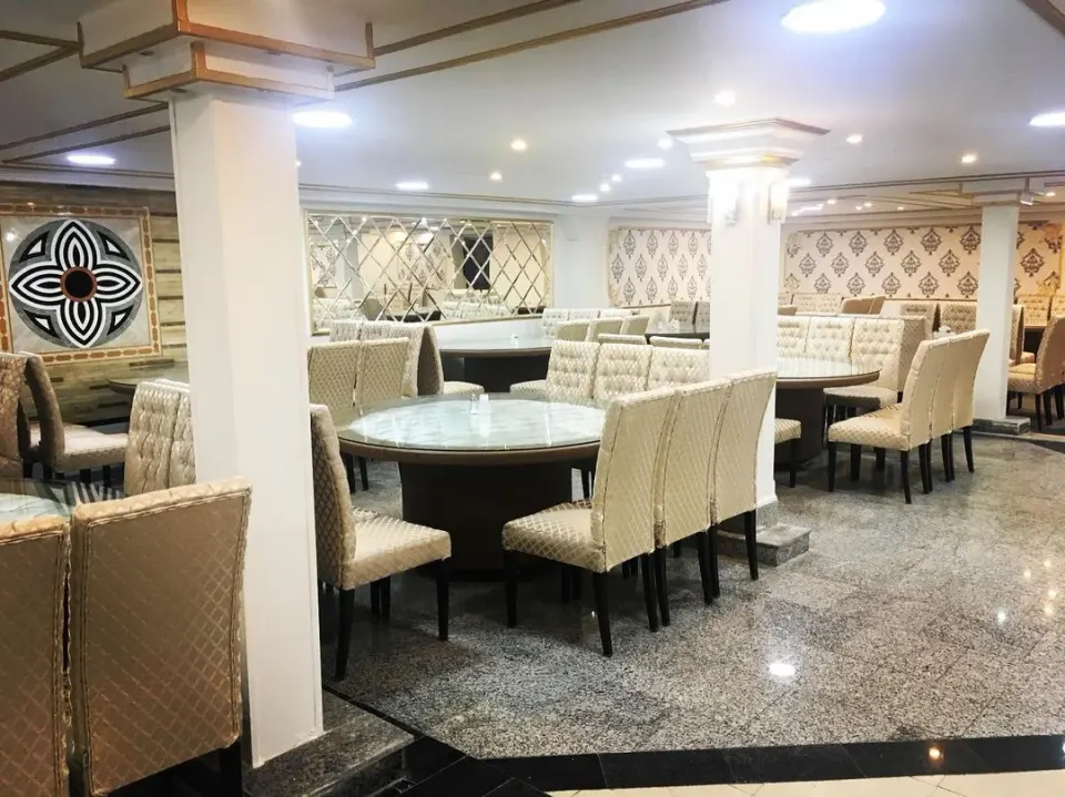 تالار نگین طلایی