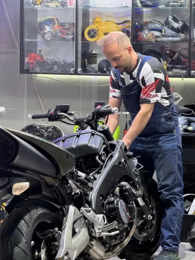 MOTO BOLDER