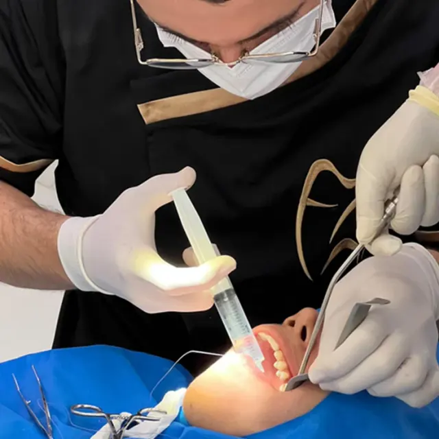 دندانپزشکی دکتر جعفری و دکتر احدزاده