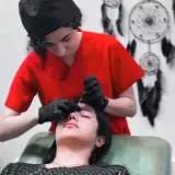 کیلینیک زیبایی ماه لی(پوست و مو)