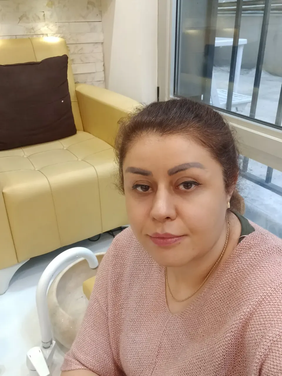 کاشت و ترمیم ناخن آزاده