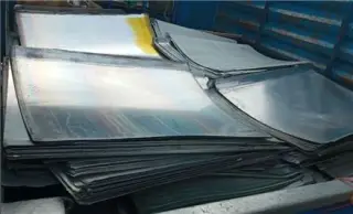 مقوا لای لباس و پیرآهن