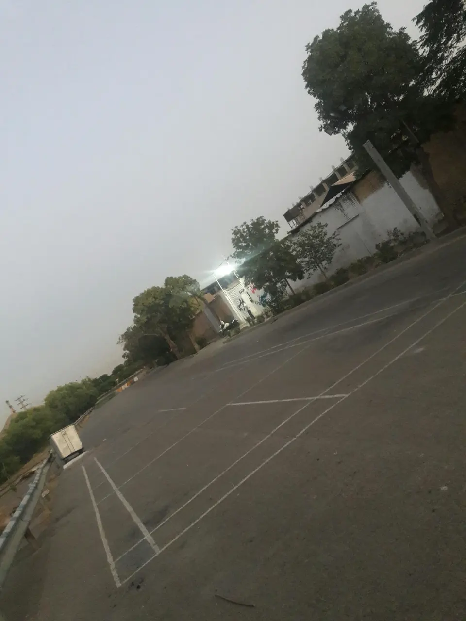 زمین بدمینتون باغ سنگی
