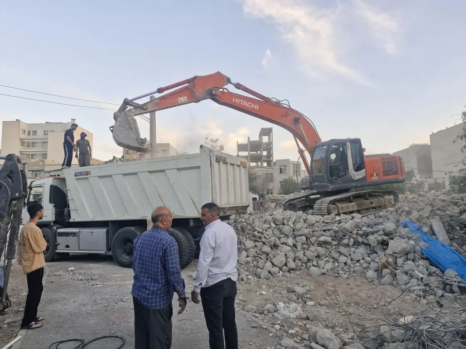 تخریب و خاکبرداری گروه پیمانکاری غلامی در شمال تهران