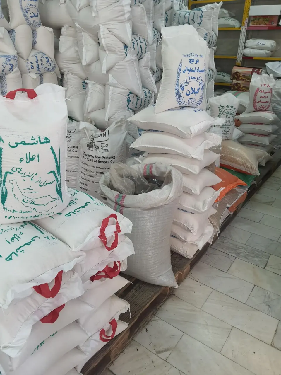 برنج و زعفران حبوبات