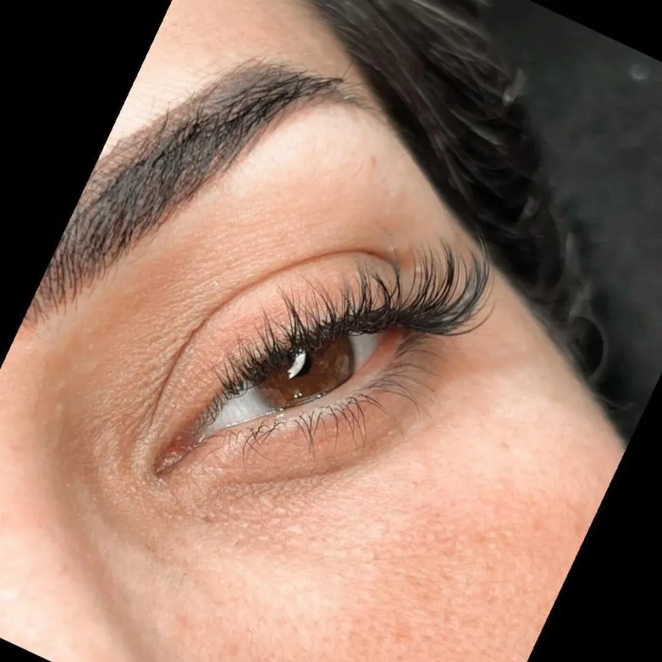 سالن خدمات مژه و ابرو گندمک