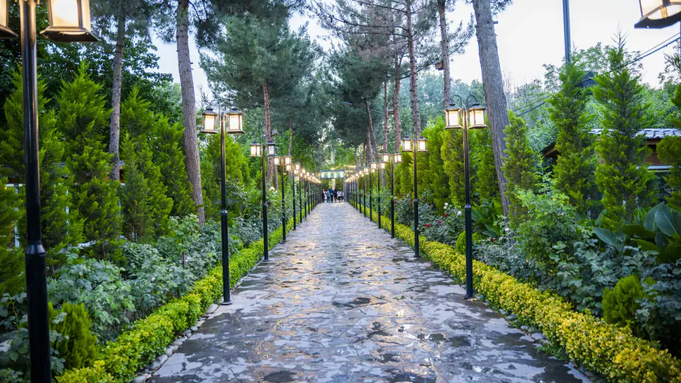 باغ رستوران دربار ایرونی