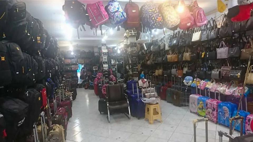 گالری صنم(کیف و چمدان فروشی)