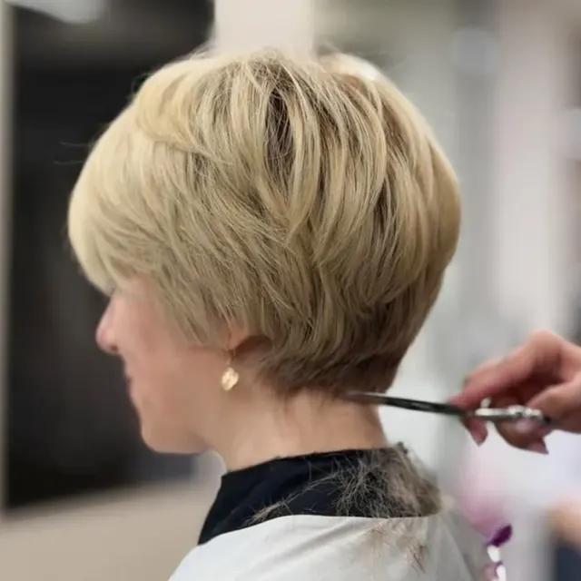 اسما عزتی متخصص هیرکات و استایل‌مو