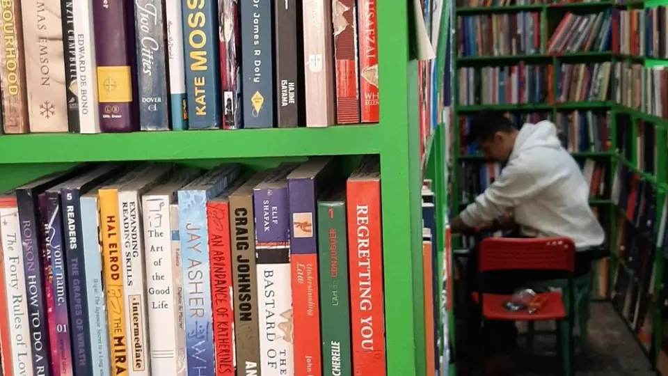 باغ کتاب ملک در ولنجک