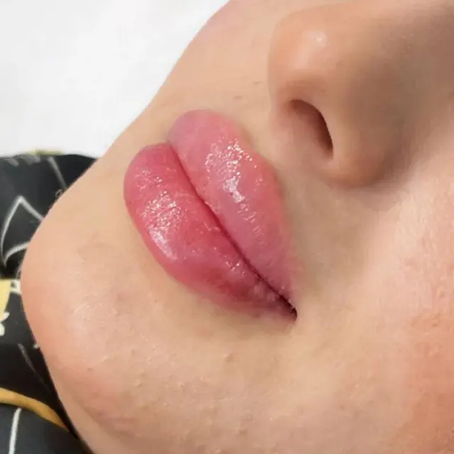 کلینیک زیبایی دکتر نفیسه فیروزی حسینی