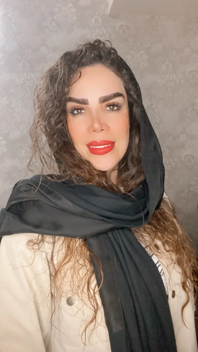 آموزش وخدمات کاشت ناخن راضیه