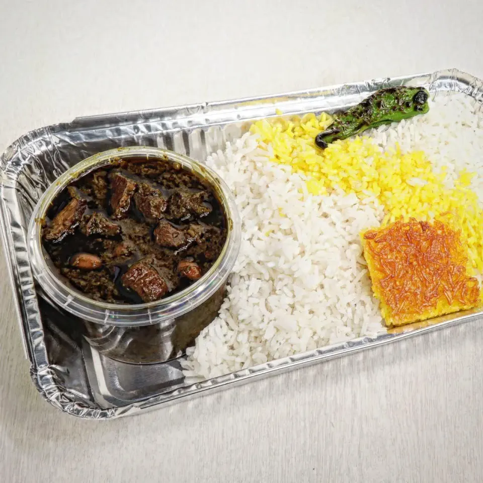 تهیه غذا حامد