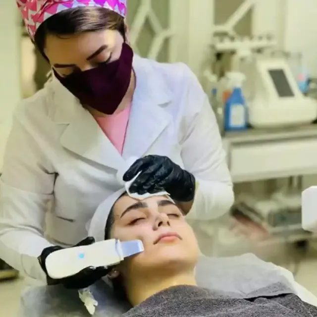 پریسا پارسا-بیولوژیست- فیشال-پاکسازی پوست