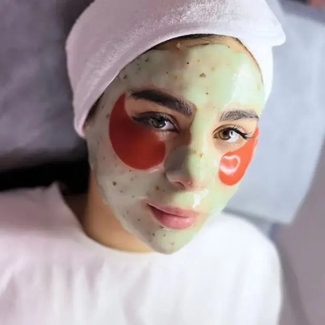پاکسازی پوست مستانه