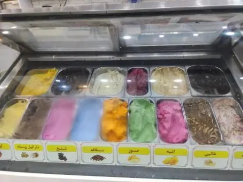 بستنی فروشی چکنه