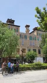 مسجد موسی ابن جعفر (ع) ، بازار آهنگران