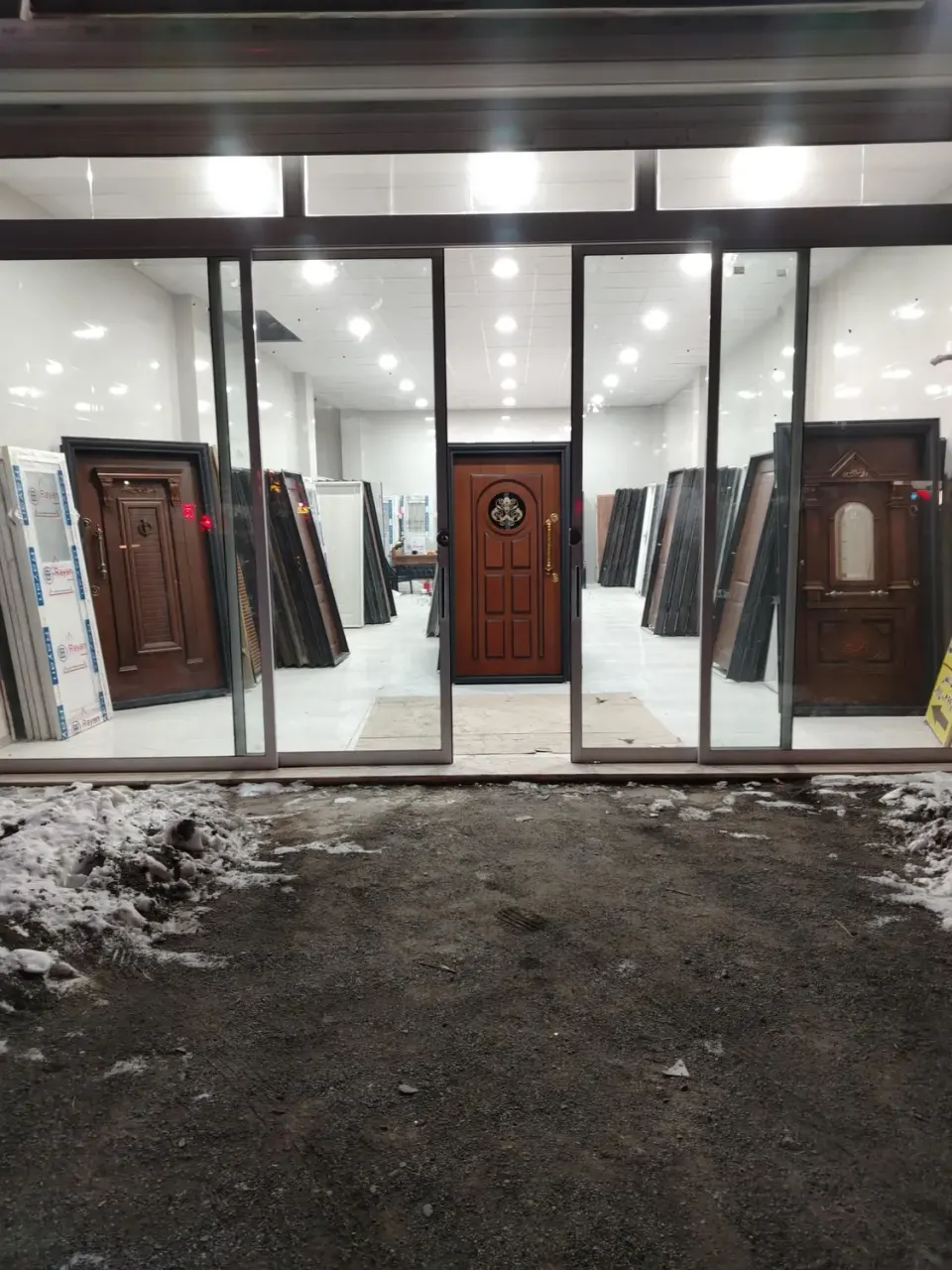 فروشگاه درب ضد سرقت و اتاقی در چناران