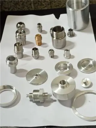 طراحی و تولید و انواع قطعات صنعتی و معدنی