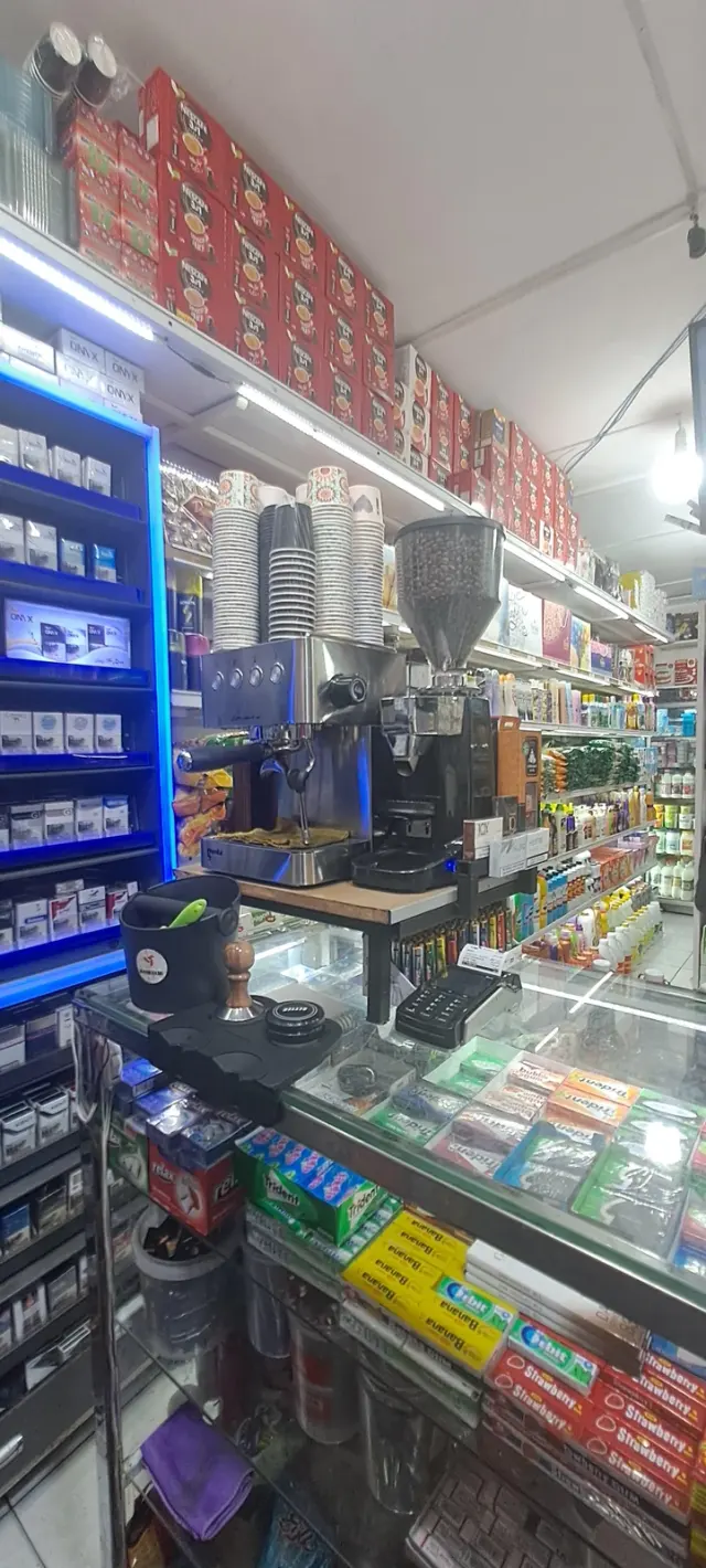 سوپرمارکت نگین شقایق