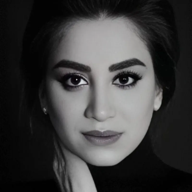 رویالی مژه(مرکز تخصصی خدمات مژه و آموزش)