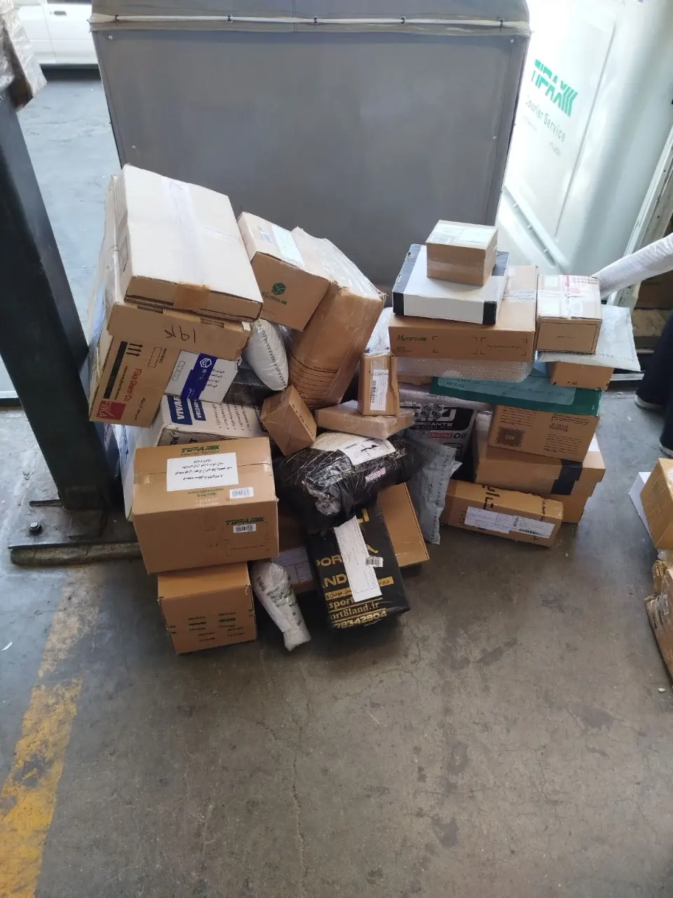 تیپاکس اتوبان آزادگان تهران