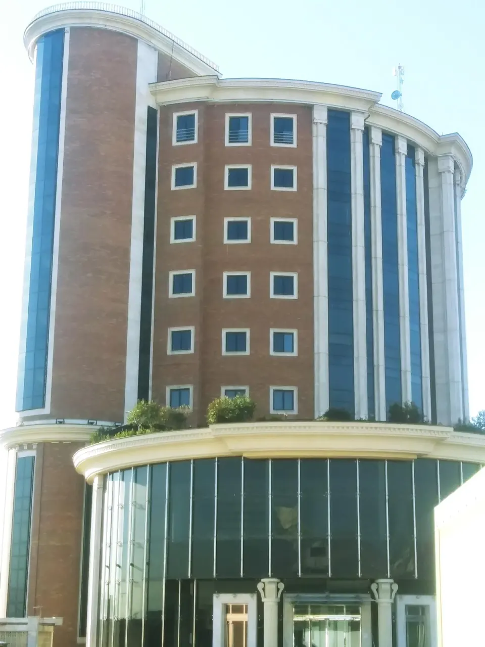 شرکت دارویی پوراپخش