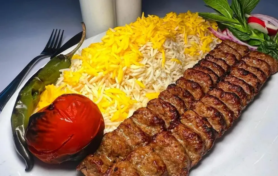 پوشاک شهرمن رستمی