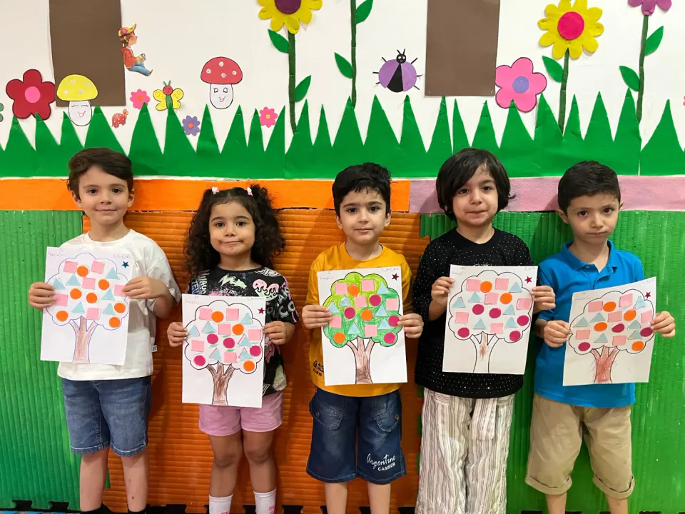 کودکستان شکوفه های بنفشه