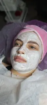 کلینیک تخصصی مراقبت های پوستی لونا