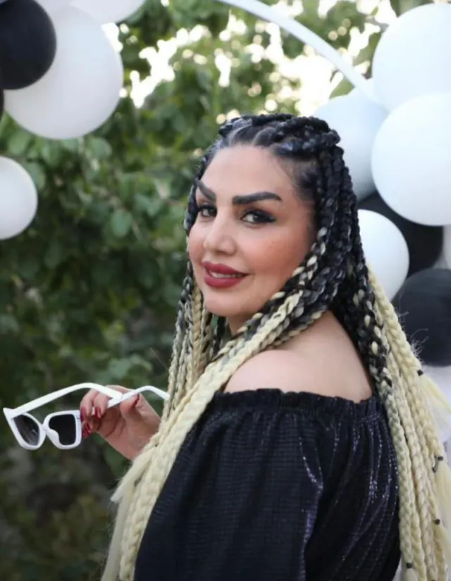 سالن زیبایی رز طلایی