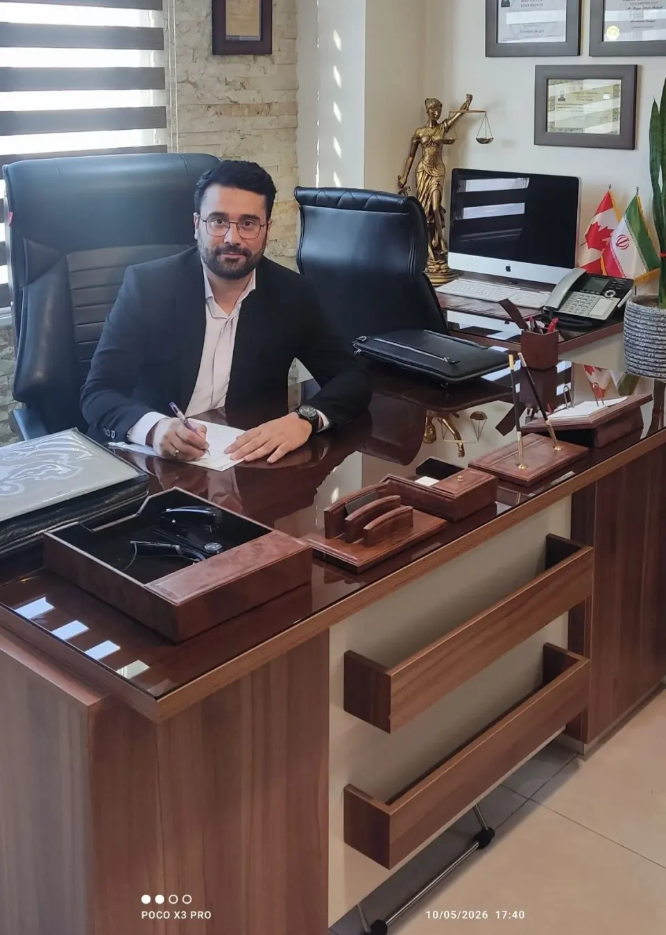 وکیل وحقوقی