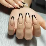 آموزش کاشت و خدمات ناخن آوا