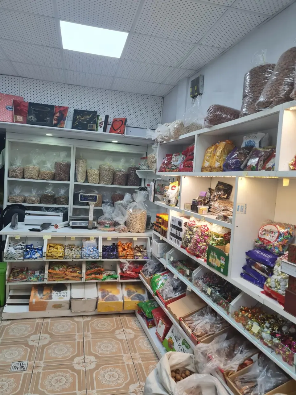 خشکبار خادمیان و پسران