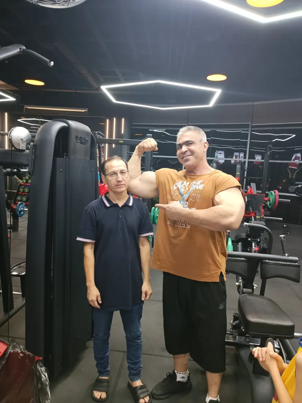آکادمی بدنسازی اکبرنژاد