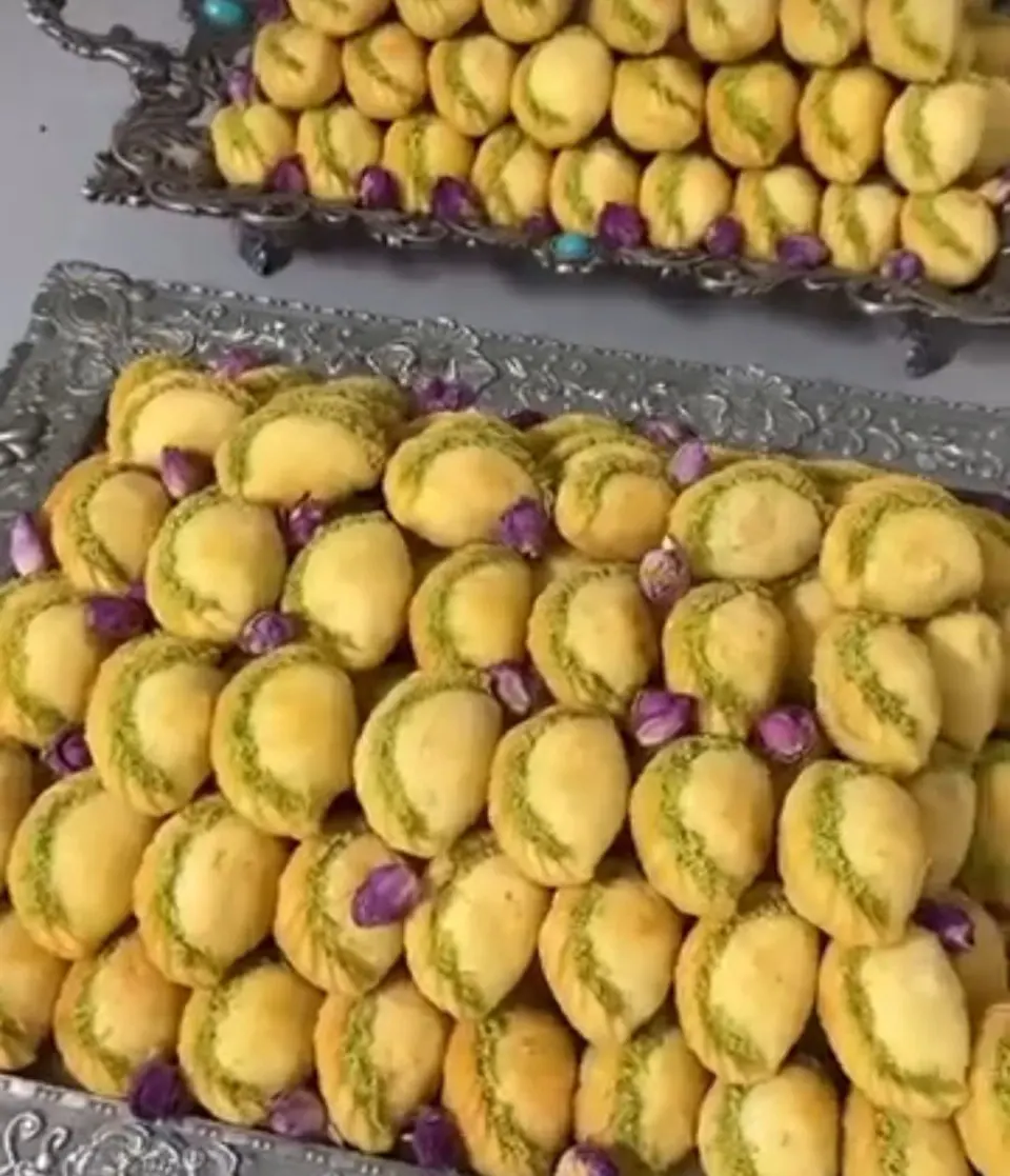باقلوا و انواع شیرینی فرشته