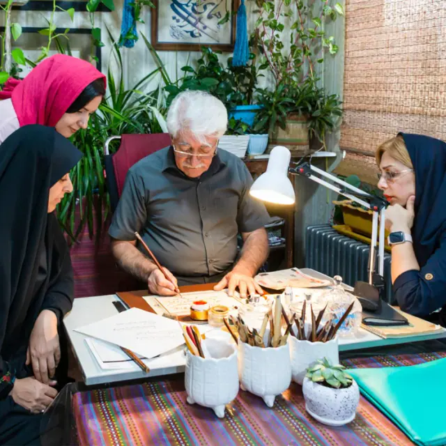 آموزشگاه قلم های آبی