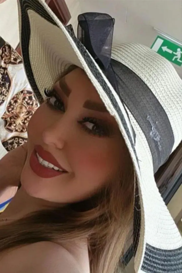 آموزشگاه و سالن زیبایی نازیلا خُرّمِ