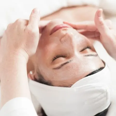 فیشیال و پاکسازی صورت مژگان
