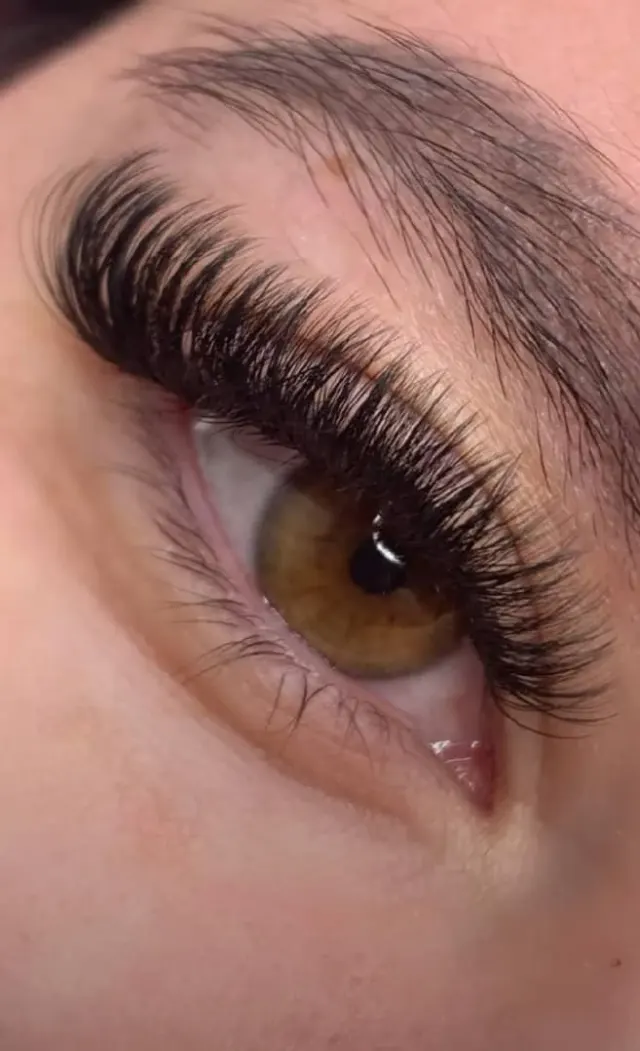 خدمات تخصصی مژه و ابرو یامینی