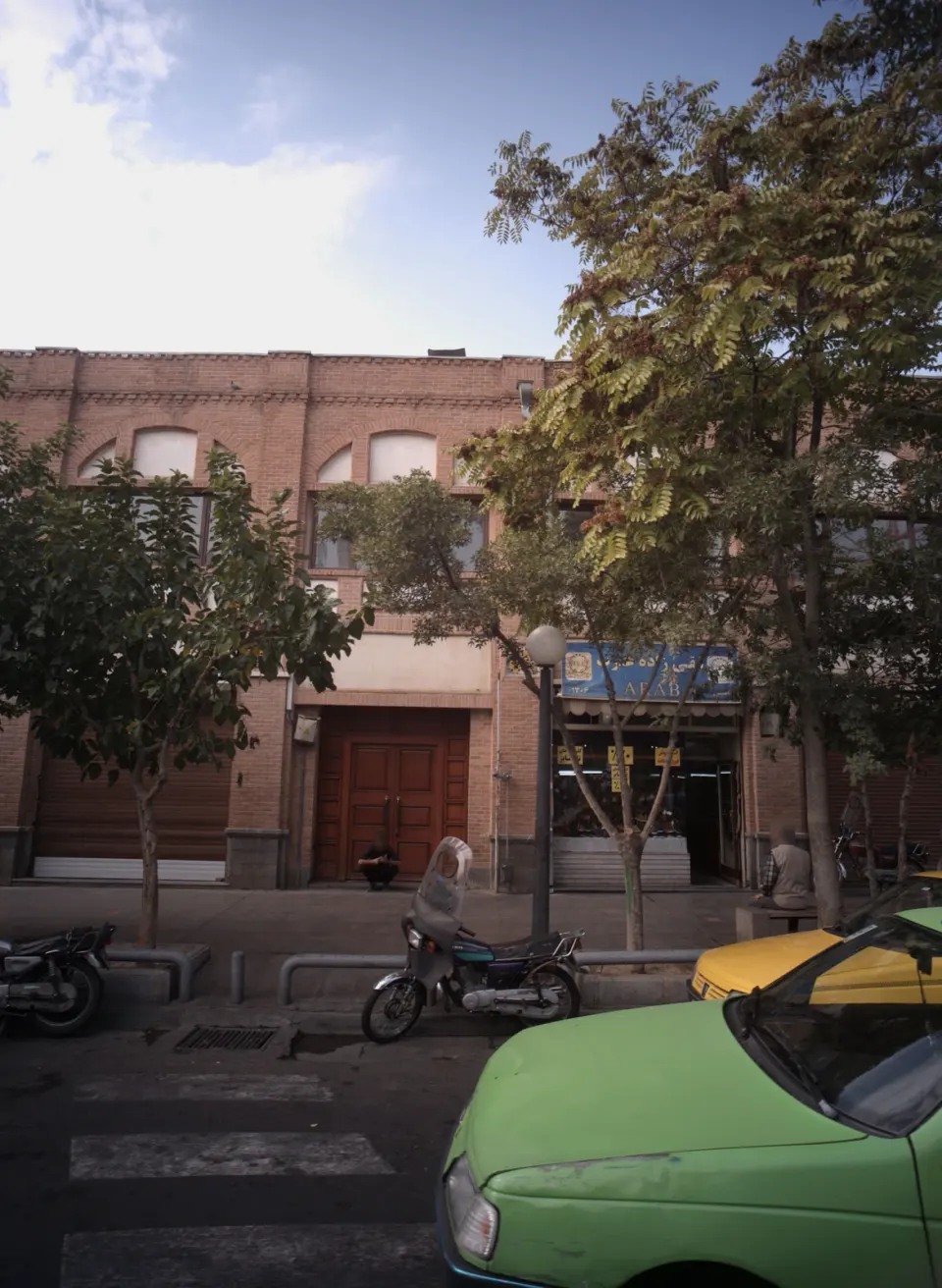 تولید و فروش کفش چرم مردانه تقی زاده عرب در بازار تهران
