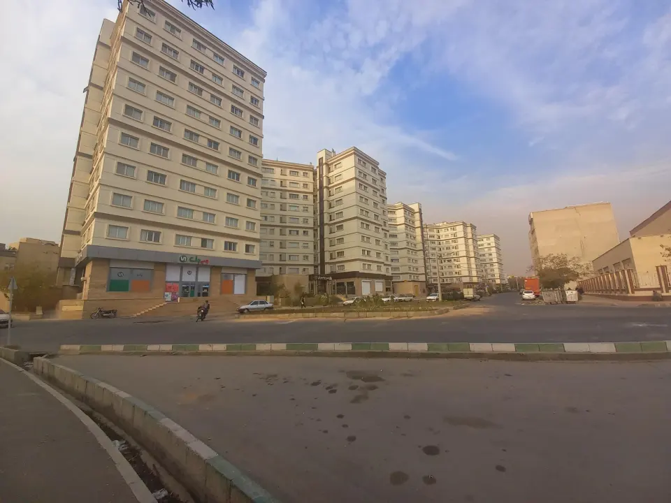 برج تجاری مسکونی عرش یاس