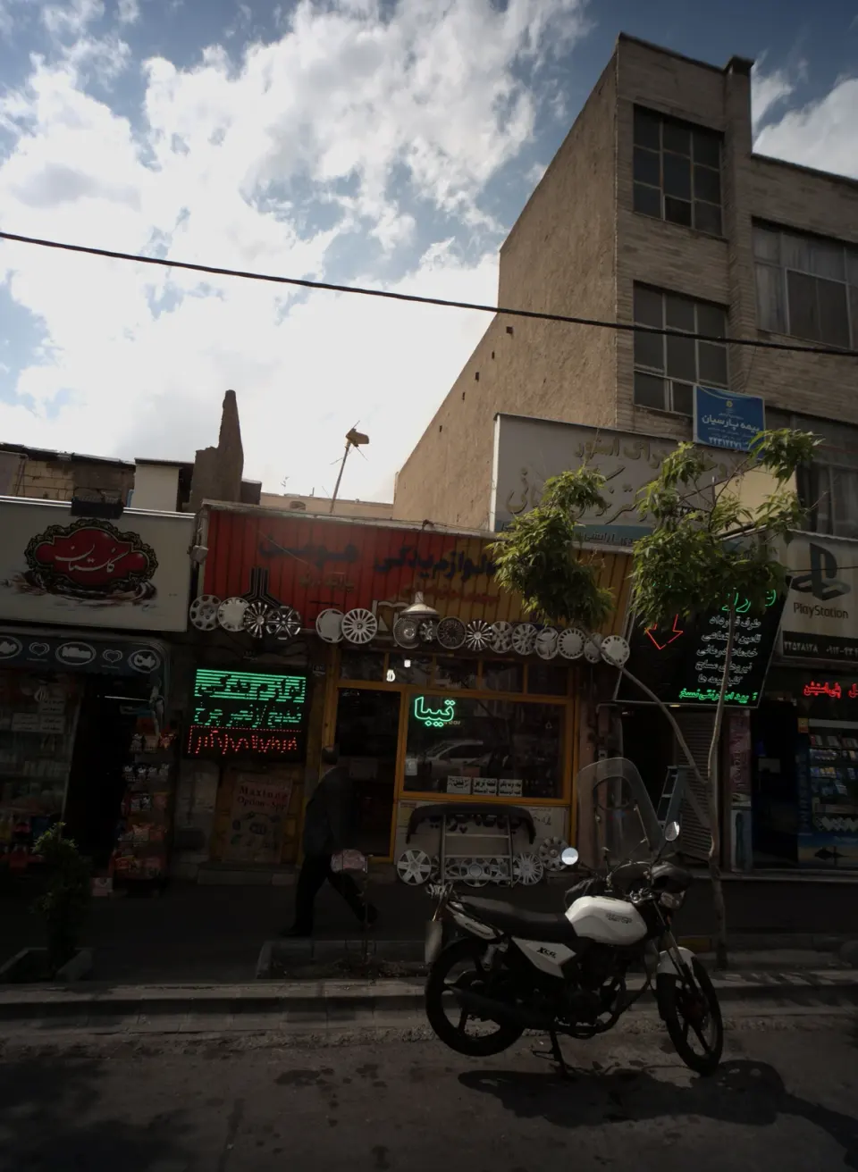 فروشگاه لوازم یدکی اتومبیل هومن