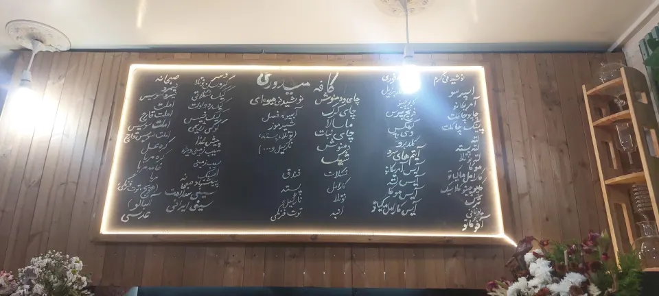 کافه صبحانه میدوری