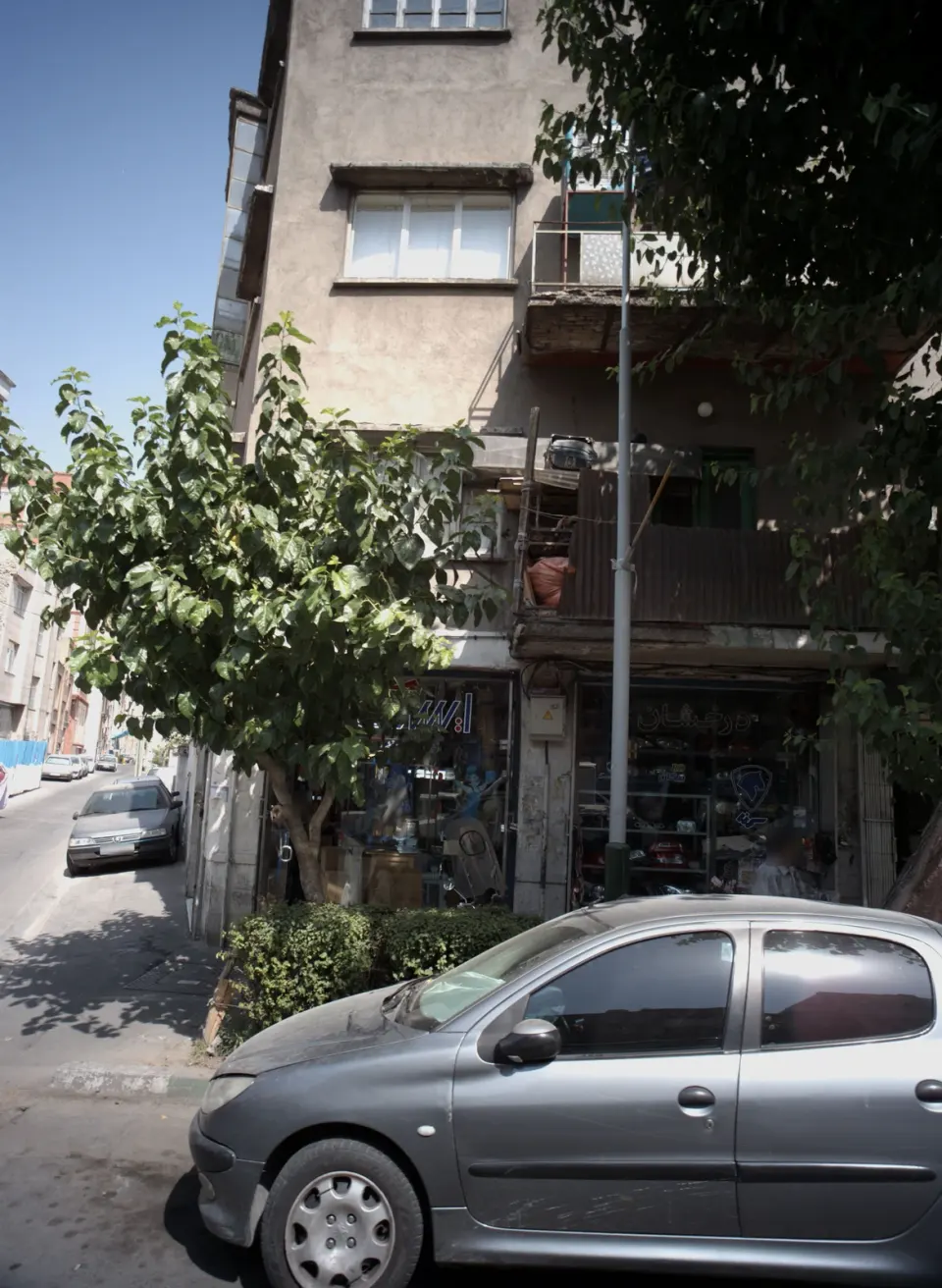 فروشگاه لوازم یدکی اتومبیل درخشان