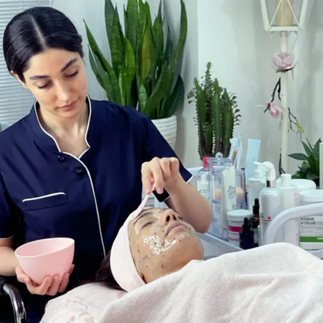 مرکز مراقبت پوستی کبریایی