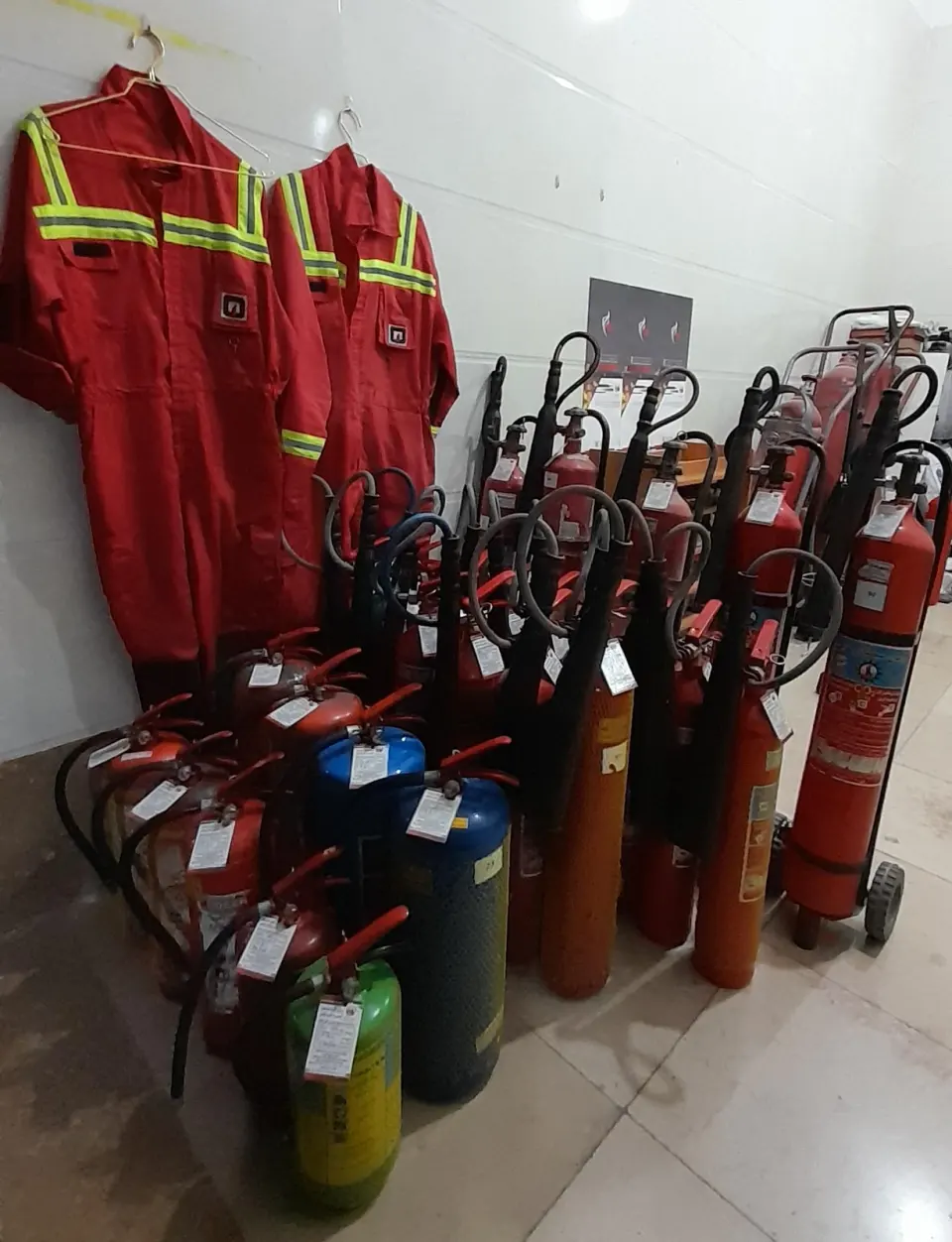 اطفا کاران مبارزحریق(شارژکپسول آتش نشانی)