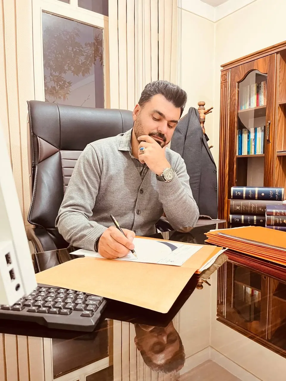 وکیل مهدی پیش دست