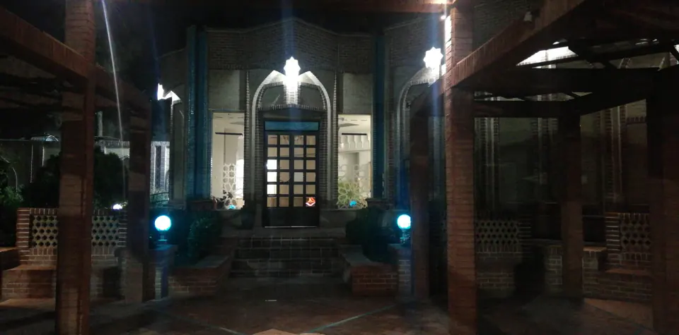 حسینیه خامنه ایها